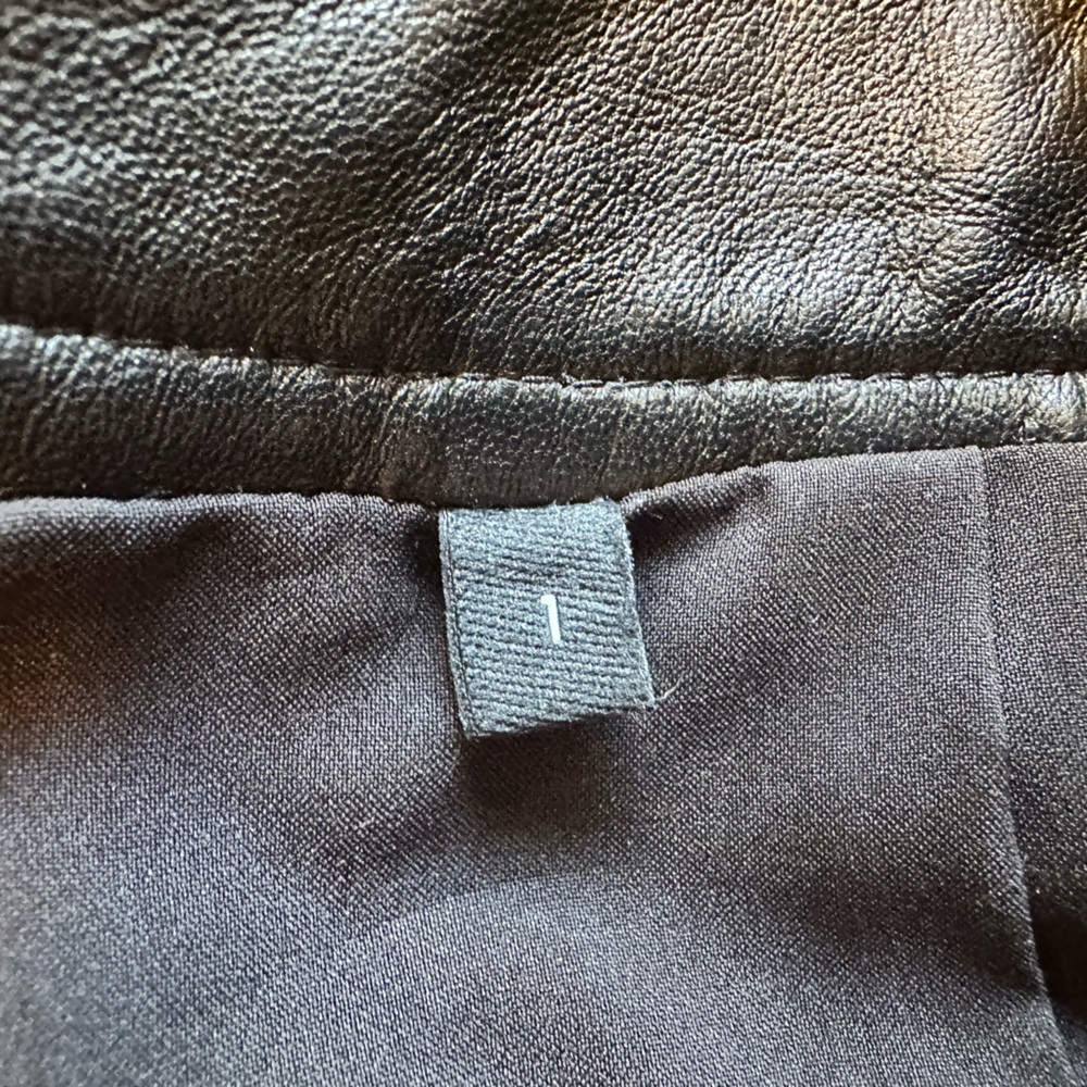 THE KOOPLES Paris Lambskin Shorts. Size: 1 🖤 - Picture 12 of 16